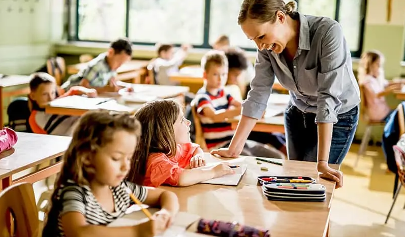 Kinh nghiệm quản lý học sinh nghịch ngợm và nói chuyện nhiều trong giờ học