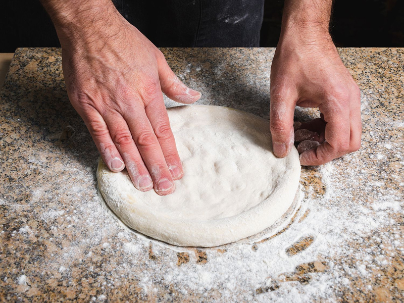 Cách làm bánh pizza tại nhà đơn giản thơm ngon