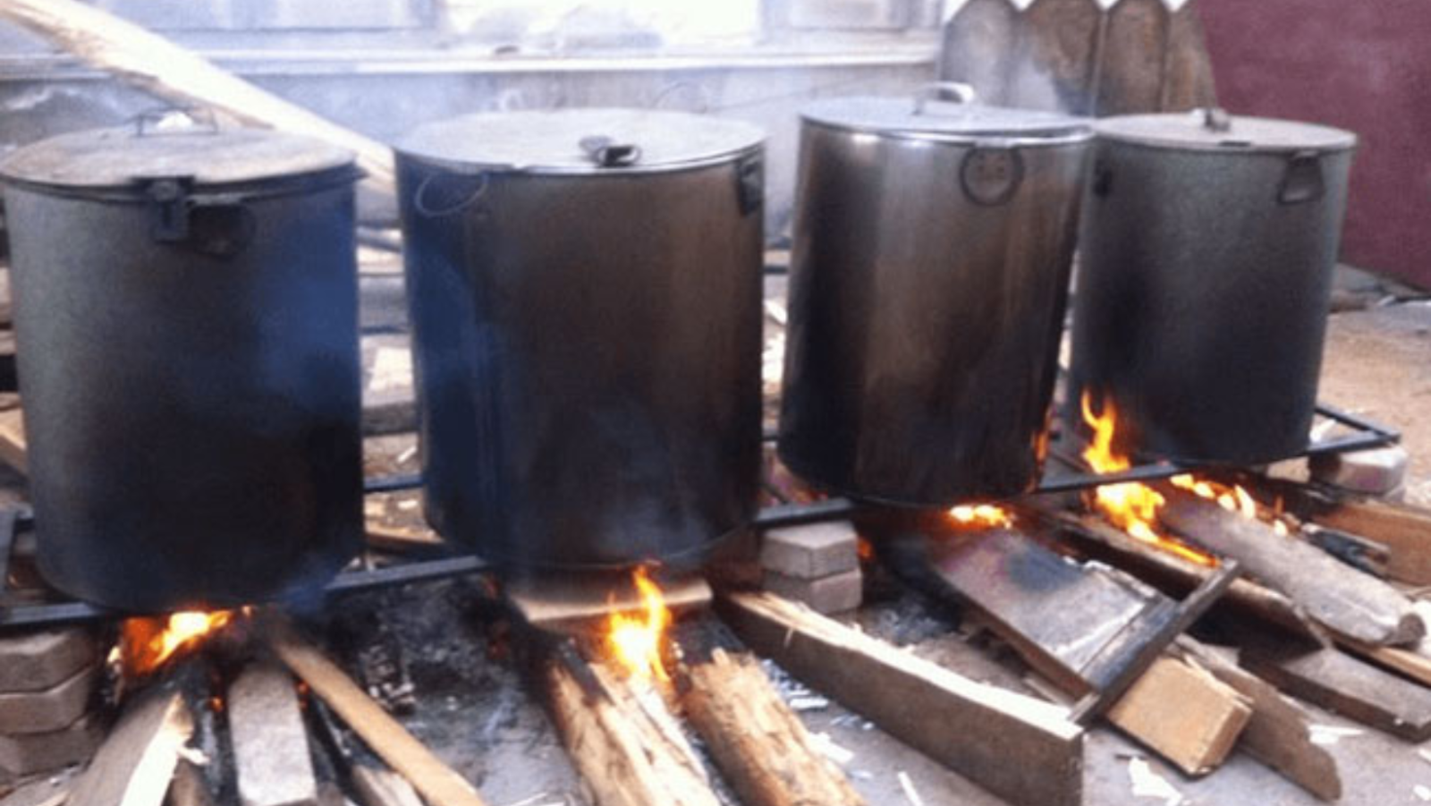 10 mẹo luộc bánh chưng xanh tự nhiên, thơm ngon và đẹp mắt