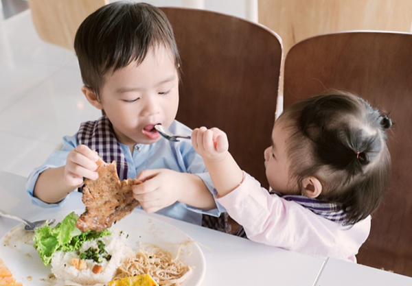 Những món ngon cho bé tập ăn cơm để bé ăn khoẻ, mẹ an tâm
