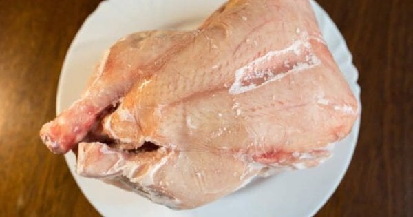 Tại sao rã đông thịt gà không đúng cách sẽ khiến mất chất