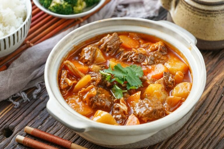 4 Cách nấu bò sốt vang ăn bánh mì ngon và dễ làm tại nhà
