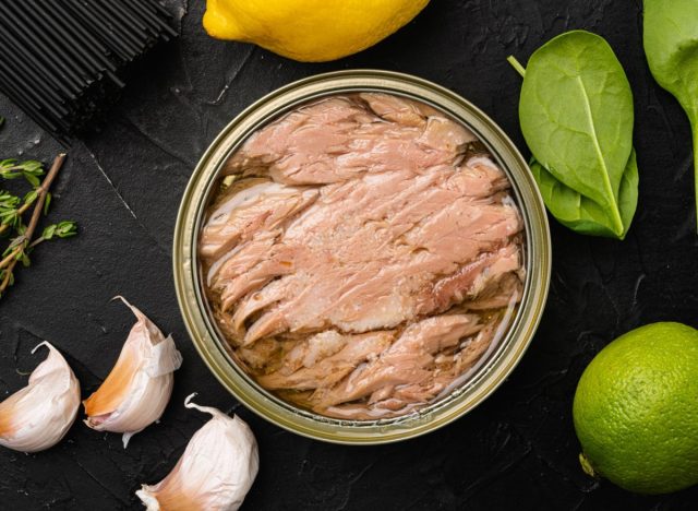 Thịt gia cầm hoặc cá đóng hộp