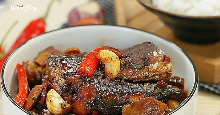 Cá nục kho riềng