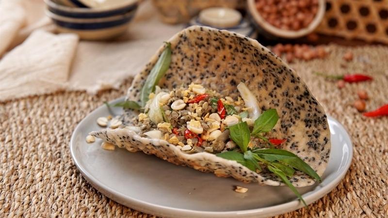 Hến xúc bánh đa