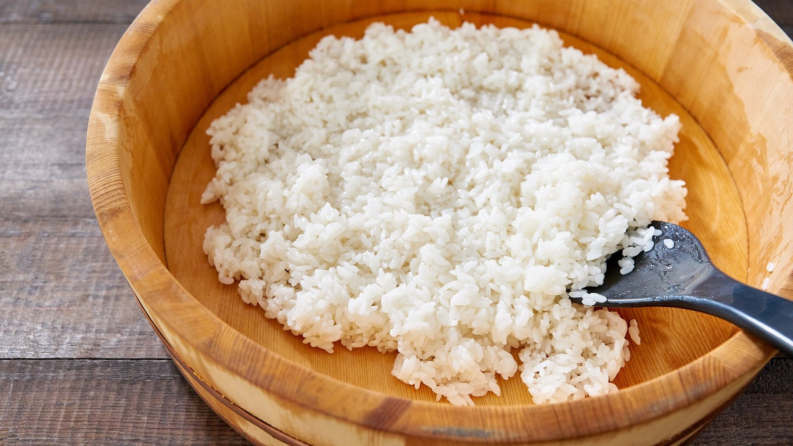 Cần làm gì khi nấu cơm bị sống, nhão, hay khê?