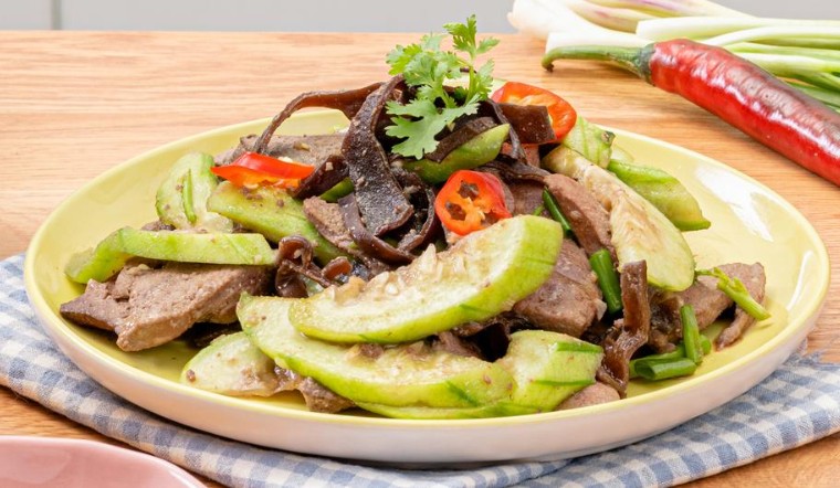 Gan heo xào mướp