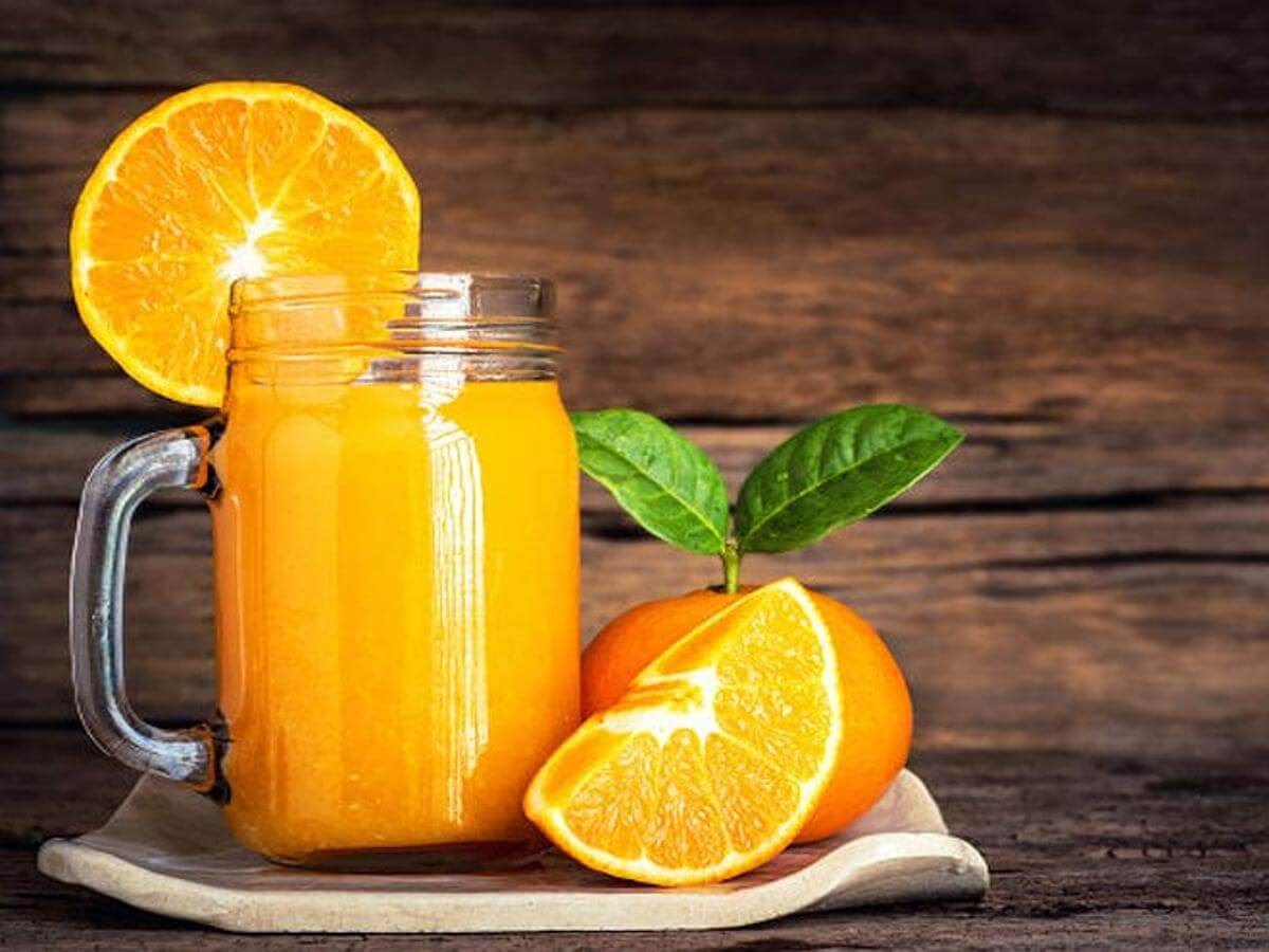 Nên uống nước cam hàng ngày không?