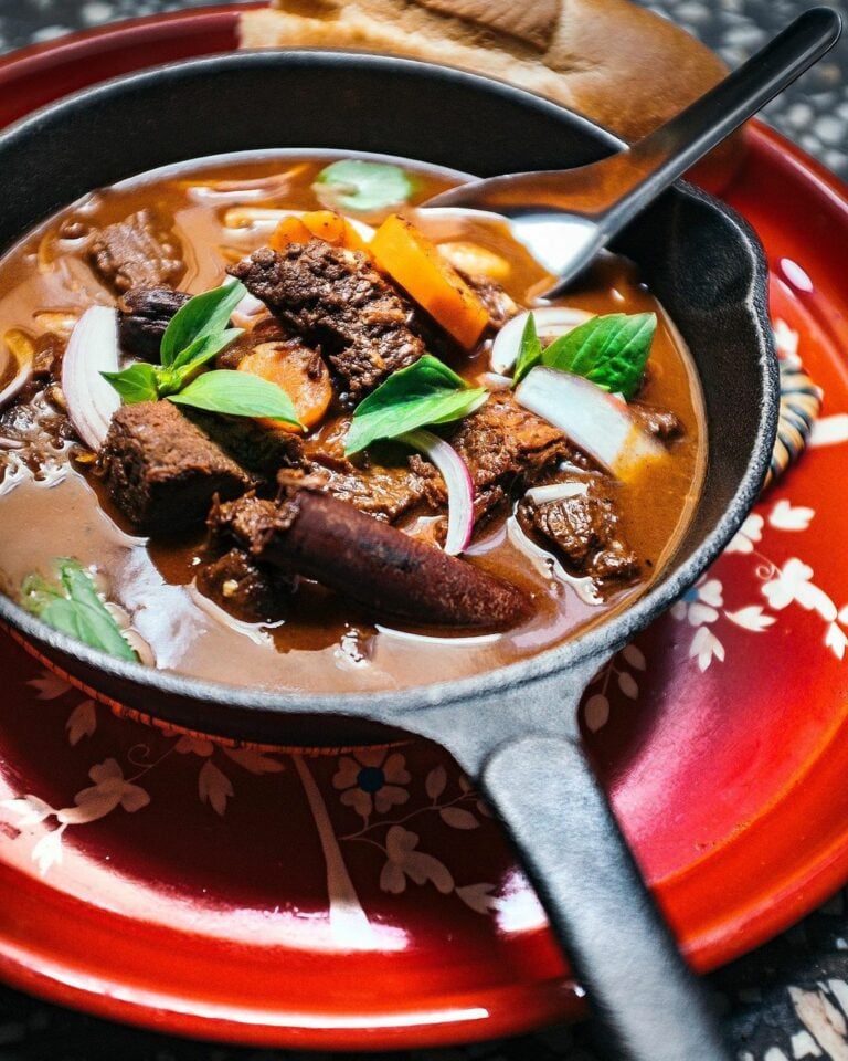 4 Cách nấu bò sốt vang ăn bánh mì ngon và dễ làm tại nhà
