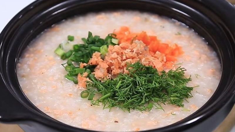 Tổng hợp các cách làm cháo cá hồi cho bé ăn dặm thơm ngon, hấp dẫn, bổ dưỡng