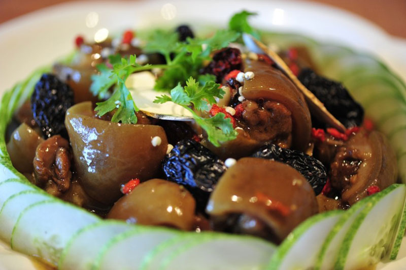 Đuôi heo hầm thuốc bắc
