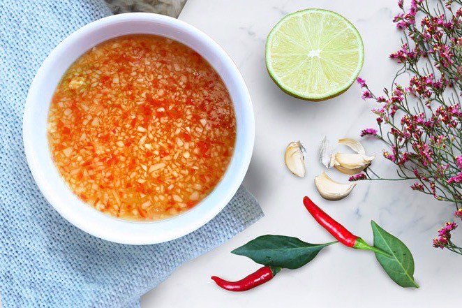 Cách làm nước chấm gỏi cuốn ngon từ nước mắm hấp dẫn