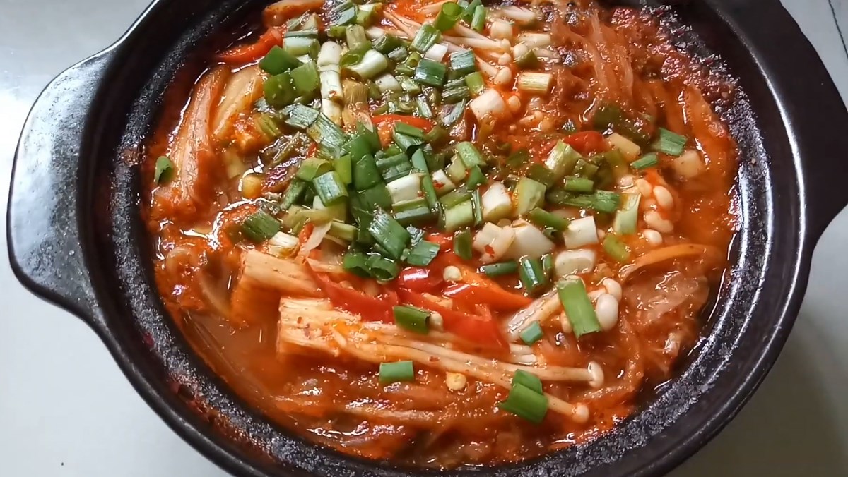 Những món ngon từ nấm kim châm cực hấp dẫn, đơn giản dễ làm tại nhà