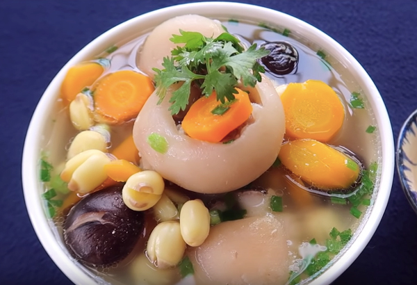 Đuôi heo hầm hạt sen