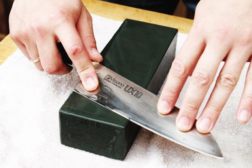Cách chọn và mài dao bằng đá mài cực sắc bén