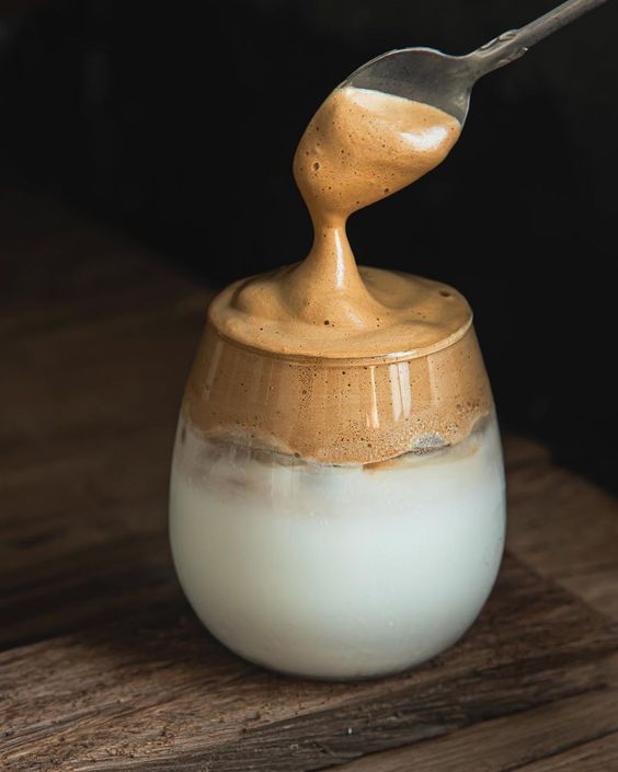 Cà phê bọt biển (Dalgona coffee)