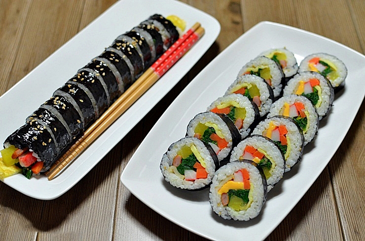 Kimbap là gì? Sushi và kimbap có giống nhau không?