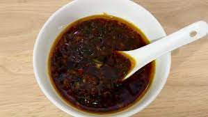 Hướng dẫn cách làm nước sốt bánh tráng trộn chỉ với 2 bước cơ bản
