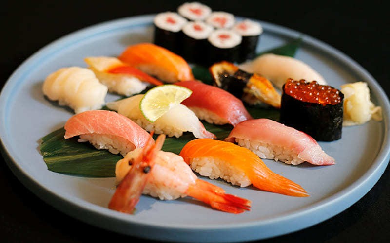 Sashimi là gì? Phân biệt sushi và sashimi như thế nào?