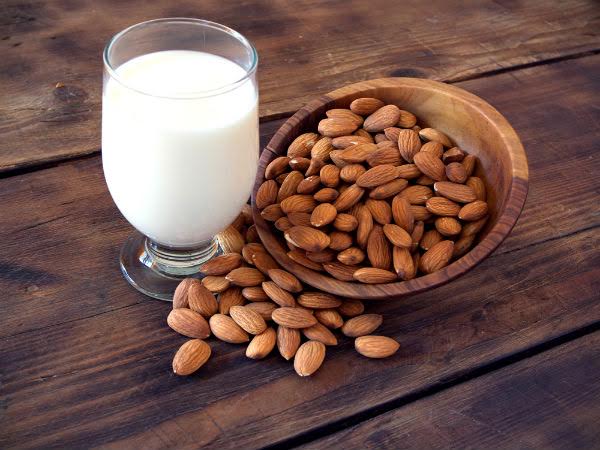 So sánh: Sữa hạnh nhân, sữa bò, sữa đậu nành, sữa gạo