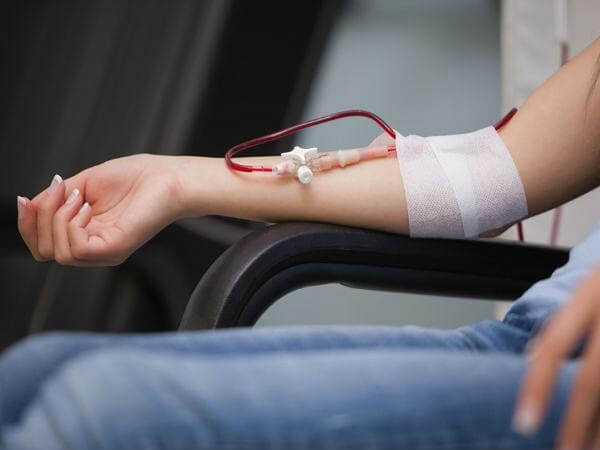 Sau khi đi hiến máu nên và không nên ăn gì để không bị tăng cân?