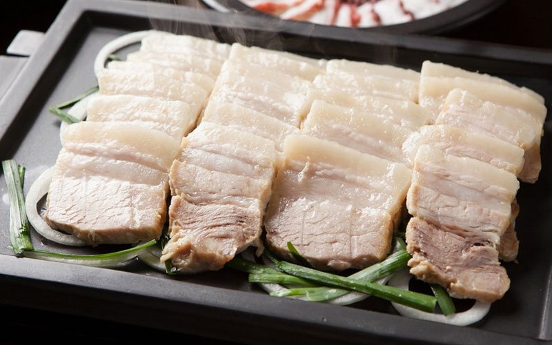 Mách bạn thời gian luộc thịt heo, gà, vịt, hải sản... ngon, đúng chuẩn