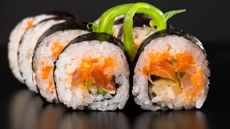 Tổng hợp các cách làm sushi cuộn hấp dẫn, dễ ăn đơn giản tại nhà