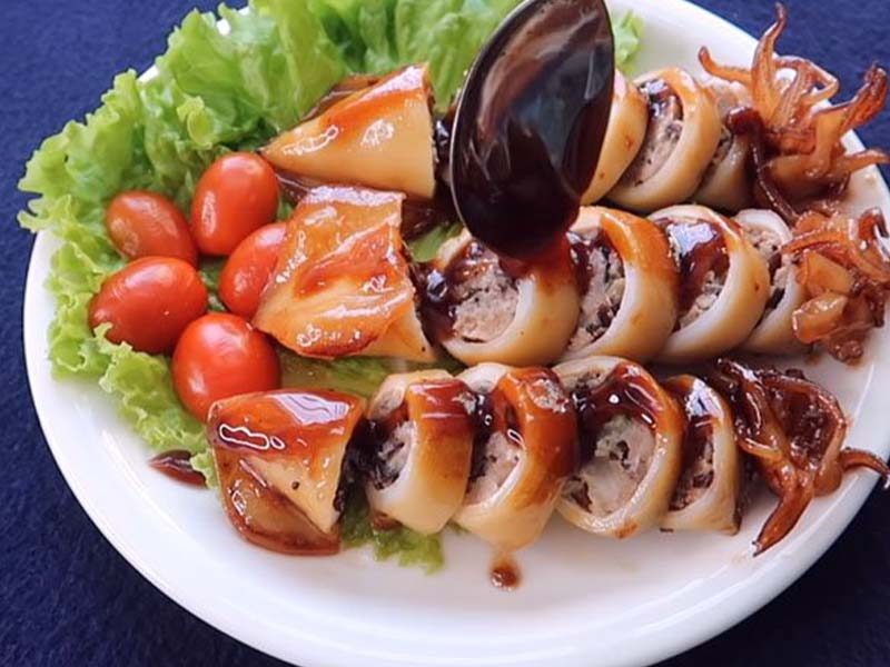 Mực ống nhồi thịt chiên mắm