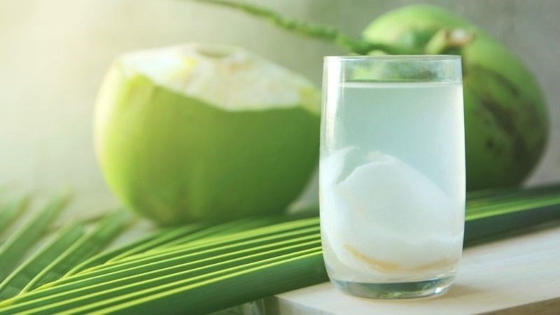 Uống nước dừa có tác dụng gì theo kinh nghiệm dân gian?