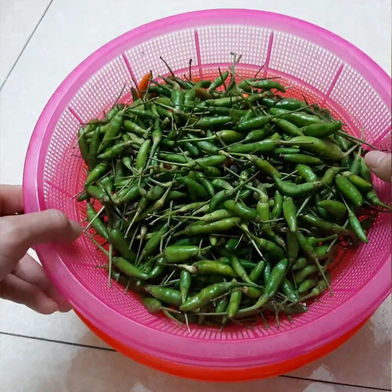 Cách làm ớt ngâm muối và nước muối giòn ngon để lâu không hư