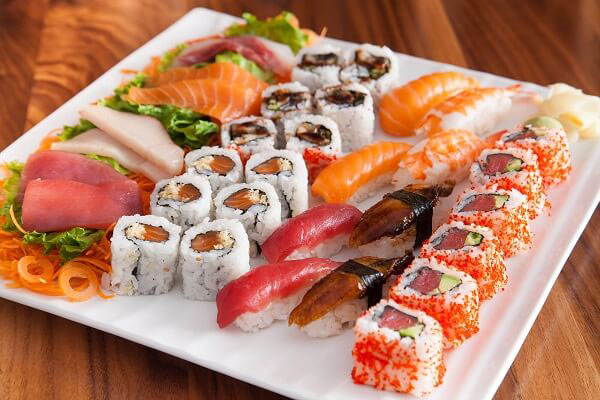 Kimbap là gì? Sushi và kimbap có giống nhau không?