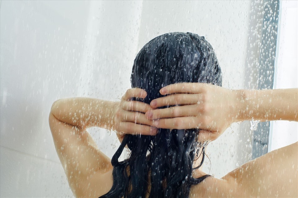 Tắm nước lạnh có tác dụng gì với sức khoẻ? Tắm nước lạnh có tốt không?