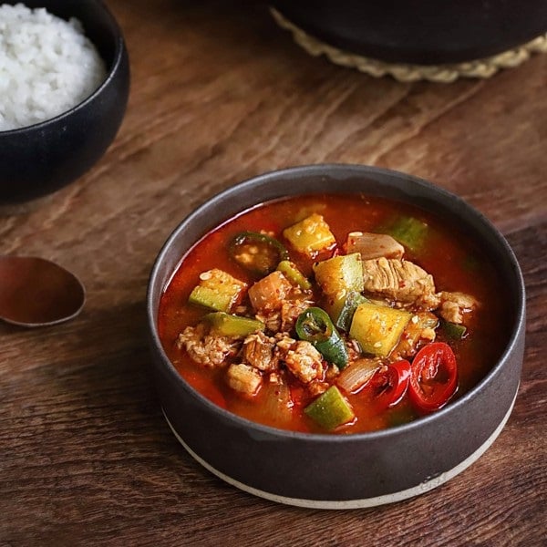 Cách nấu canh thịt bò cà chua thơm ngon tại nhà