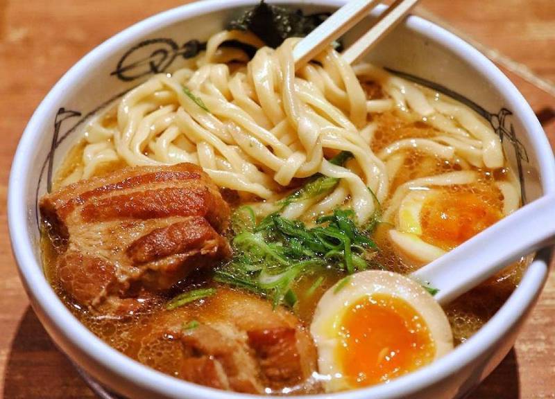 Mì udon là gì? Chỉ bạn các món ăn hấp dẫn dễ làm với mì udon
