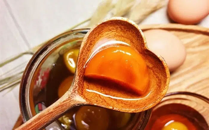Cách làm trứng gà ngâm mật ong không thể bỏ qua