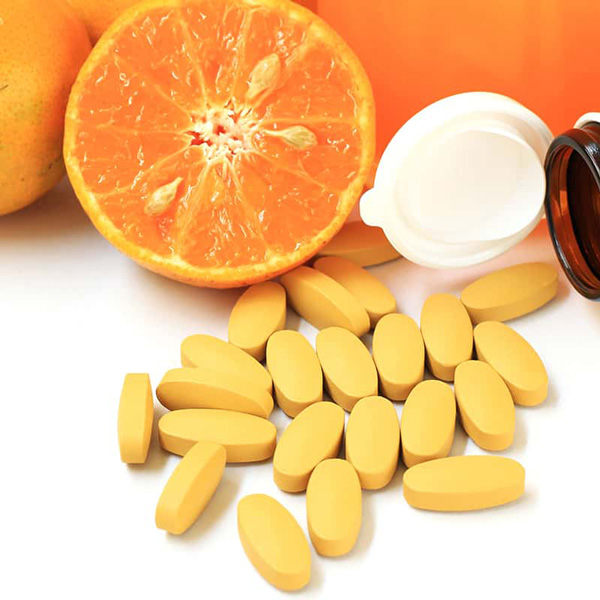Lợi ích và tác dụng phụ của vitamin C cho người cảm lạnh