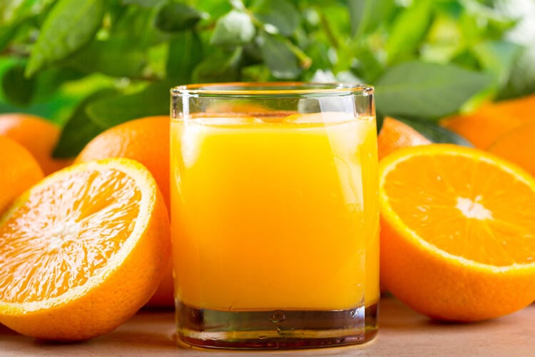 Mẹo vắt nước cam nhanh, không bị đắng và cách lột vỏ cam cực dễ