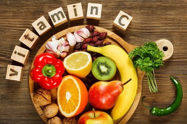 Nhu cầu vitamin C từ trẻ sơ sinh đến người trưởng thành như thế nào?