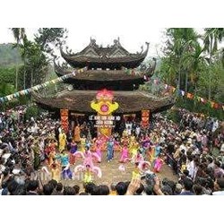 Lễ hội và sự lên ngôi của thói vụ lợi