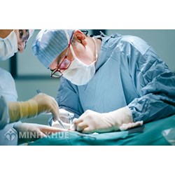 Không thanh toán tiền phẫu thuật cho phòng khám có phạm luật không ?