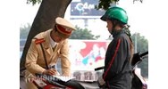 Mức xử phạt đi sai làn đường khi rẽ và lỗi không bật đèn tín hiệu