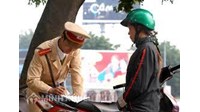 Mức xử phạt đi sai làn đường khi rẽ và lỗi không bật đèn tín hiệu