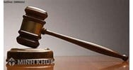 Ngăn cản hành vi bạo lực của ba để bảo vệ mẹ có phạm tội gì không?
