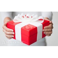 Người nước ngoài gửi quà về Việt Nam thì người nhận có phải nộp thêm phí gì không?