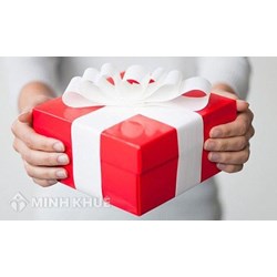 Người nước ngoài gửi quà về Việt Nam thì người nhận có phải nộp thêm phí gì không?