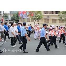 Thời gian làm việc của nhân viên bảo vệ theo hợp đồng 68?