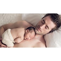 Chồng nhận 02 tháng lương cơ sở khi vợ sinh con