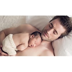 Chồng nhận 02 tháng lương cơ sở khi vợ sinh con