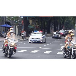 Chức vụ nào có xe CSGT dẫn đoàn?
