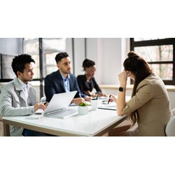 Cha mẹ chồng không được làm thành viên Hội đồng kỷ luật cán bộ công chức?